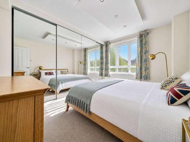 Flat for sale in London Borough of Southwark, Greater London