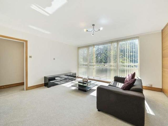 Flat for sale in Northwood, Northwood