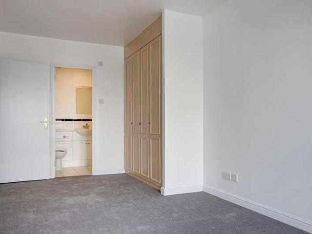 Flat for sale in Isle Of Dogs, Isle Of Man