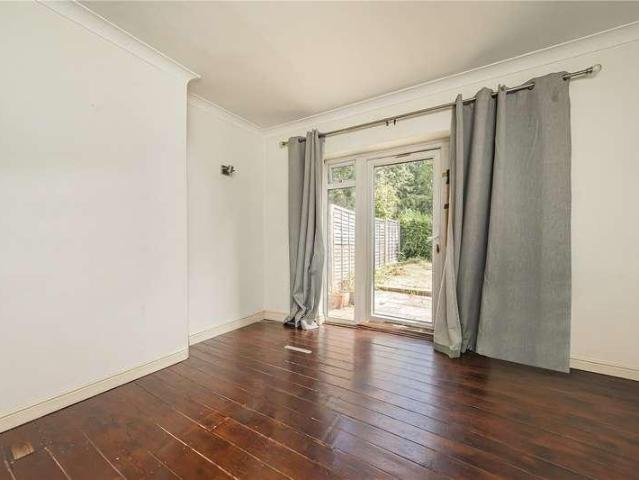 Flat for sale in New Malden, Greater London