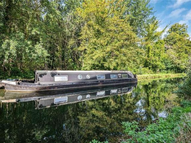 Flat for sale in Pouchen End, Hertfordshire