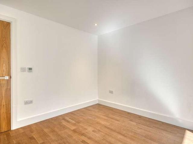 Flat for sale in Norbiton, Greater London