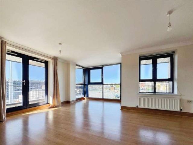 Flat for sale in Ocean Village, City Of Southampton