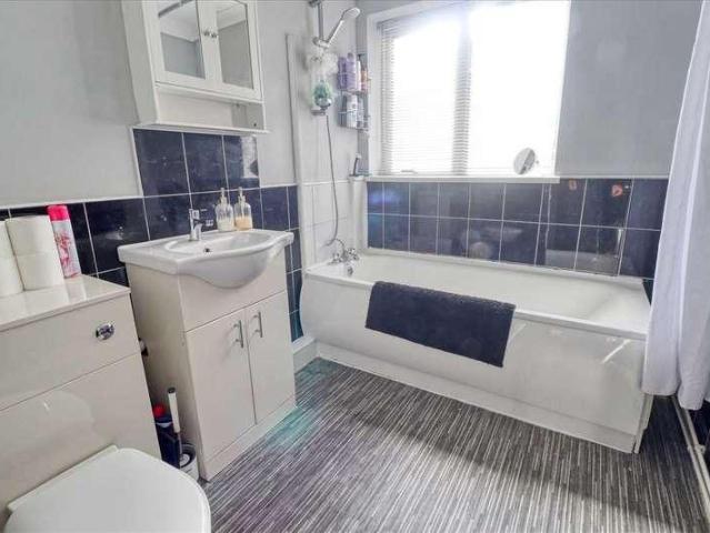 Flat for sale in Dale Hill, Essex