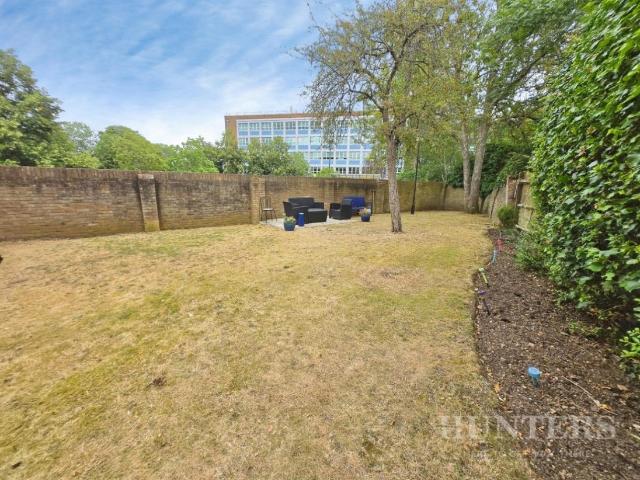 Flat for sale in The Wrythe, Greater London