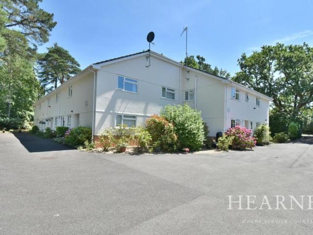 Flat for sale in Tricketts Cross, Ferndown