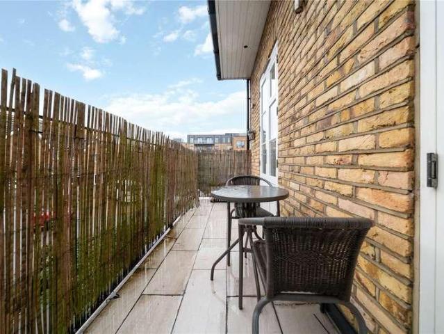 Flat for sale in London Borough of Lambeth, Greater London