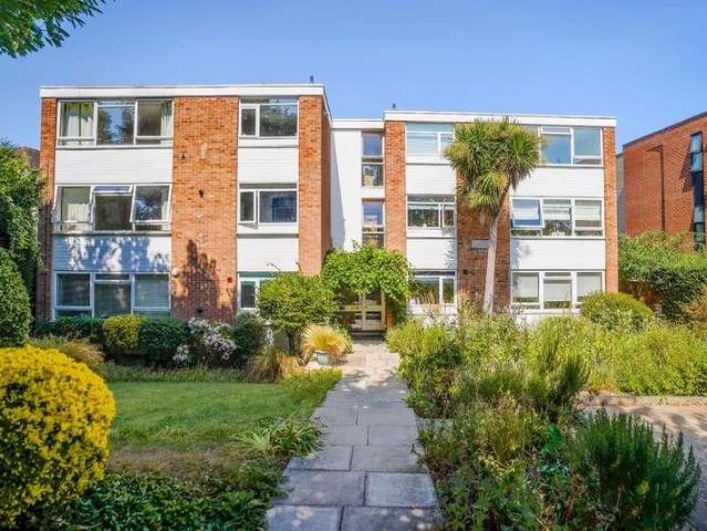 Flat for sale in Crystal Palace, Greater London