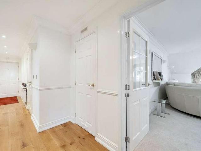 Flat for sale in Pinner, Greater London