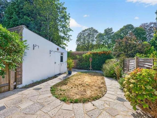 Flat for sale in Red Hill, Surrey