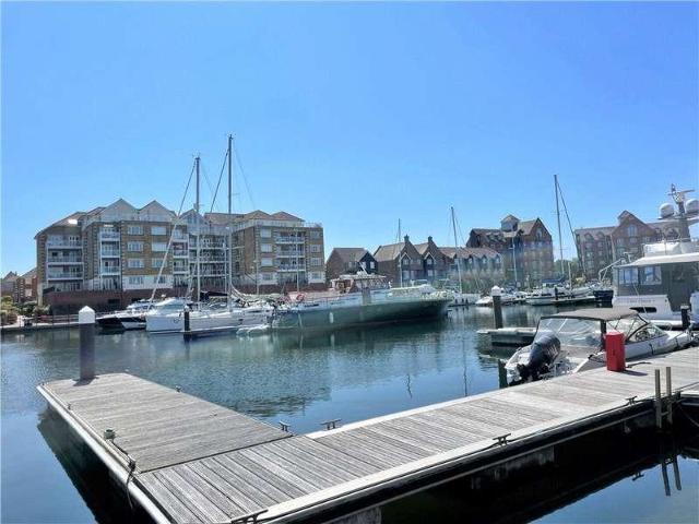 Flat for sale in Crumbles, Eastbourne