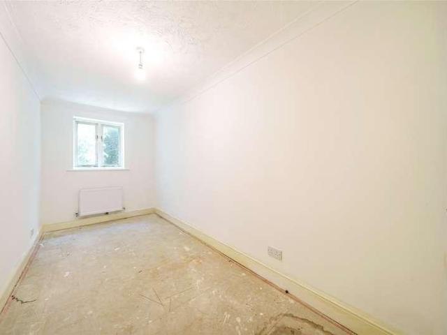 Flat for sale in London Borough of Lambeth, Greater London