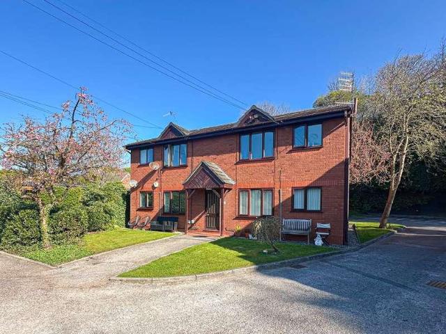 Flat for sale in Woolton, Calderstones