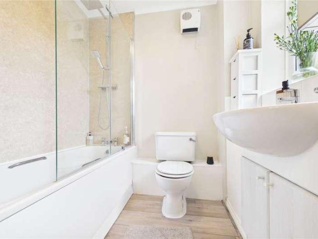 Flat for sale in Dee Park, Reading