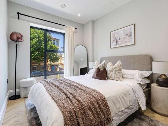 Flat for sale in London Borough of Barnet, Greater London
