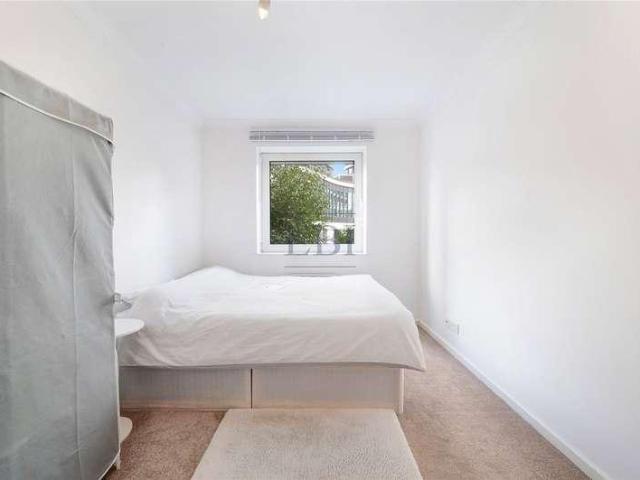 Flat for sale in London Borough of Tower Hamlets, Greater London