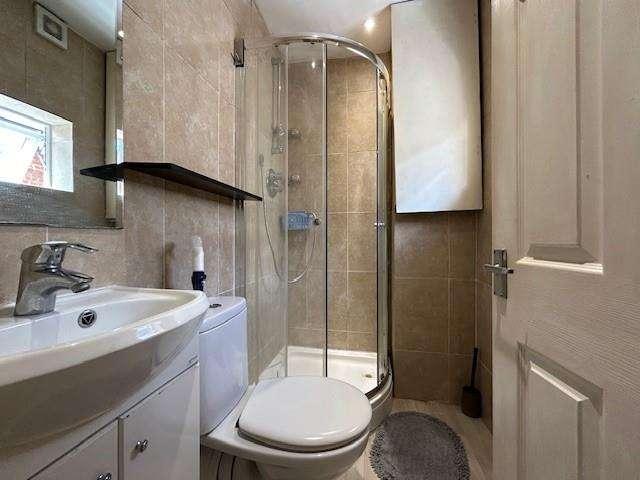 Flat for sale in The Hale, Mill Hill