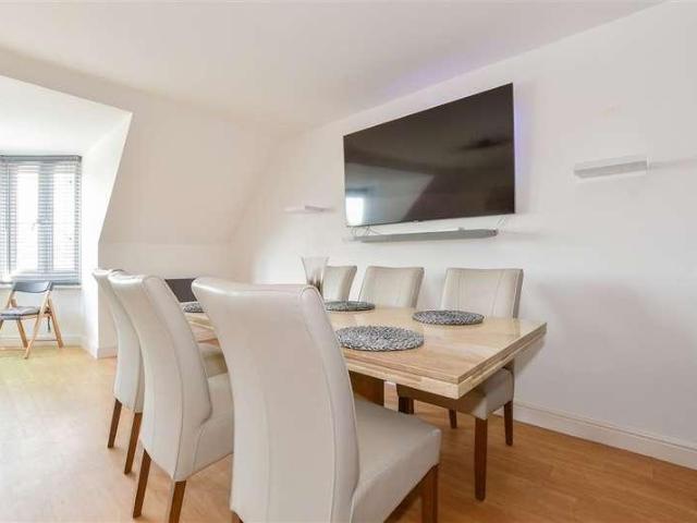 Flat for sale in Horsham, West Sussex