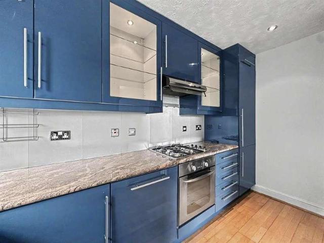 Flat for sale in St Albans, Five Acres