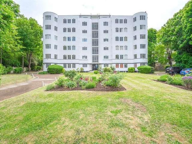 Flat for sale in Muswell Hill, Greater London