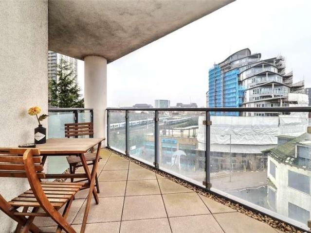 Flat for sale in Horsell, Woking