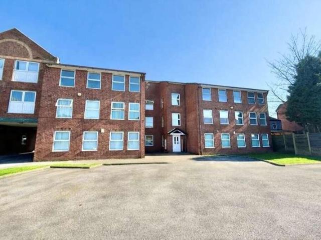 Flat for sale in Guide Bridge, Greenheys