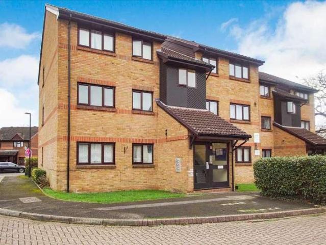 Flat for sale in Slough, Cippenham