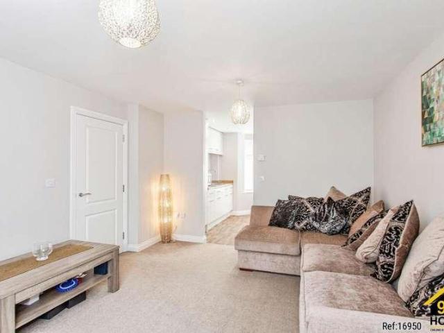 Flat for sale in Alton Barnes, Essex
