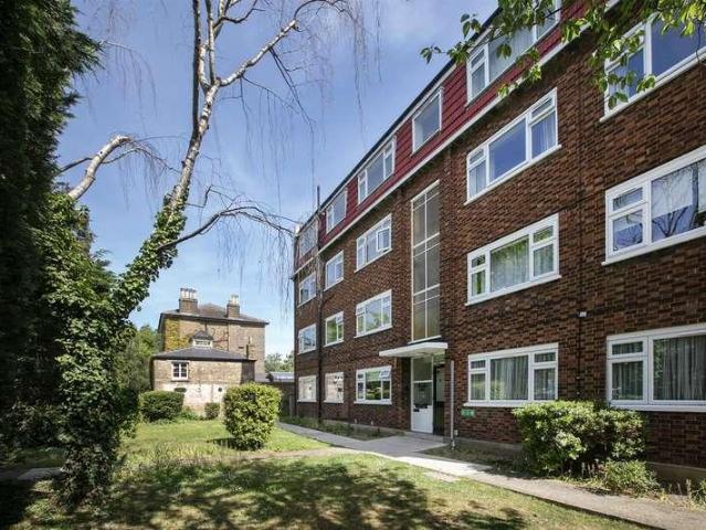 Flat for sale in East Dulwich, Greater London