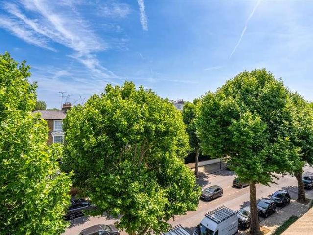 Flat for sale in Maida Vale, Greater London