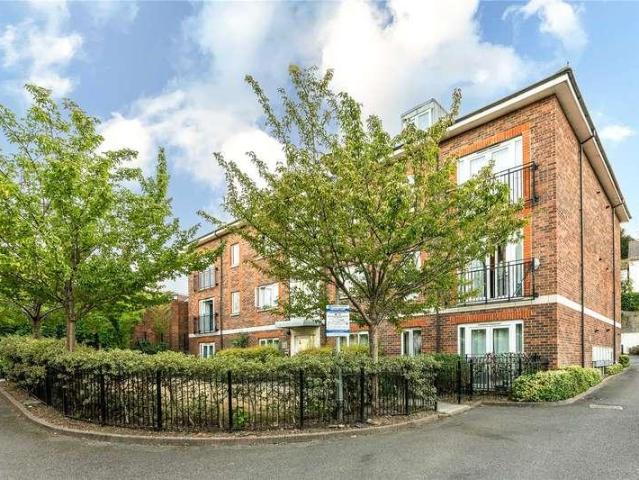 Flat for sale in Red Hill, Surrey