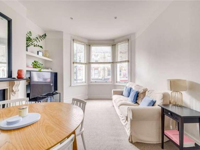 Flat for sale in Fulham, Greater London