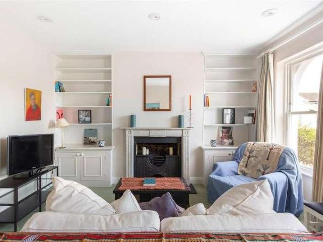 Flat for sale in Stockwell Park, Greater London
