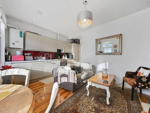 Flat for sale in Wealdstone, Greater London