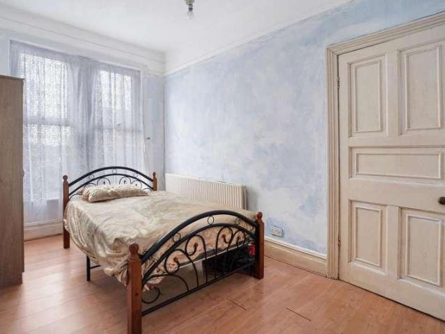 Flat for sale in London Borough of Lewisham, Greater London