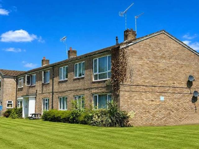 Flat for sale in Pouchen End, Hertfordshire