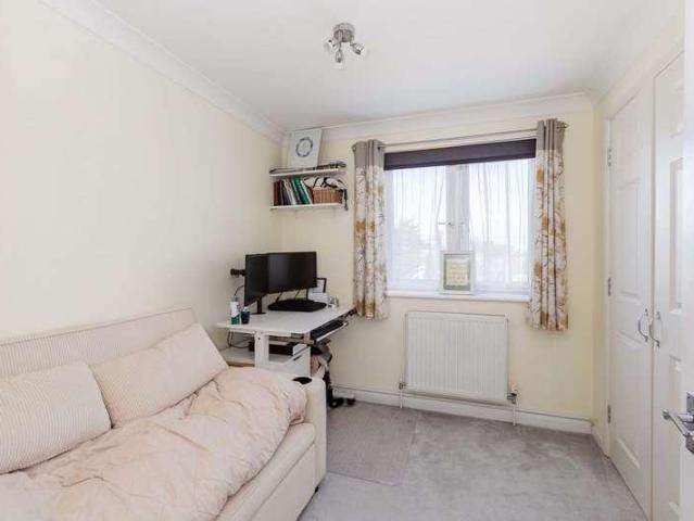 Flat for sale in Slough
