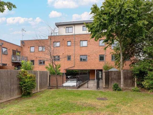 Flat for sale in Cowley, Oxford