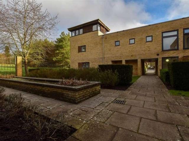 Flat for sale in Woodhatch, Red Hill