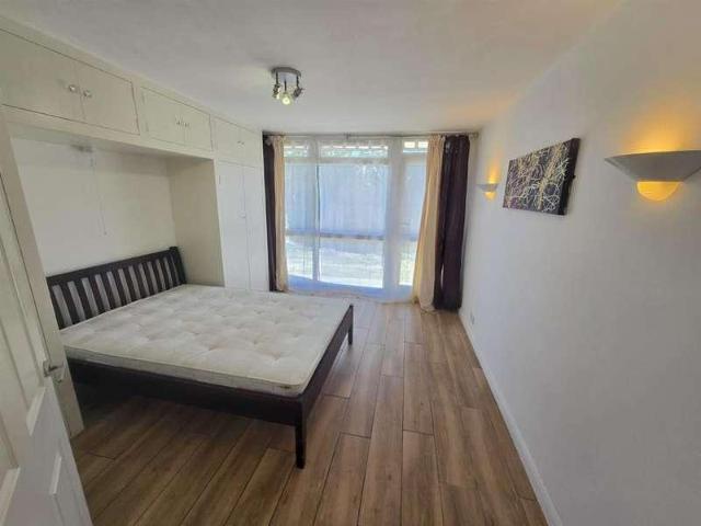 Flat for sale in London Borough of Hounslow, Heston