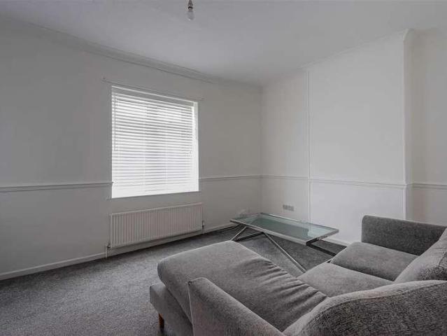 Flat for sale in Gibbonsdown, Barry