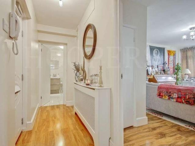 Flat for sale in Dollis Hill, Greater London