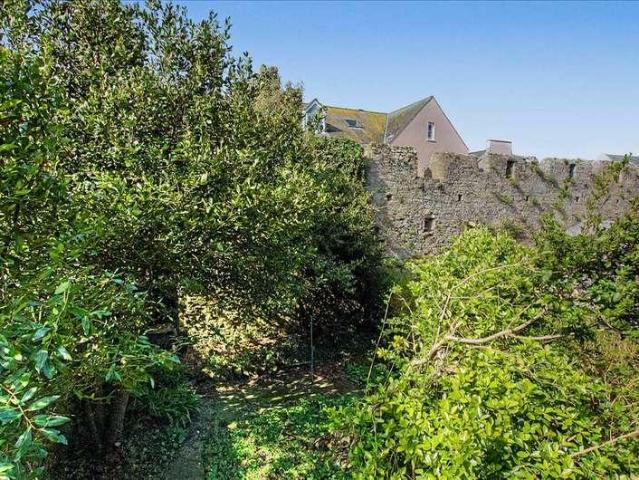 Flat for sale in Tenby, Wales