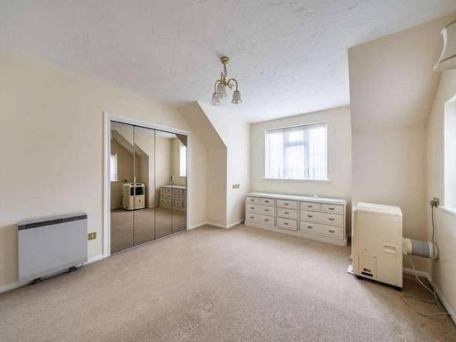 Flat for sale in Little Stanmore, Greater London