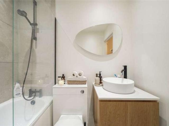 Flat for sale in Archway, Greater London