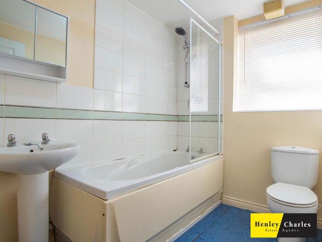 Flat for sale in Gravelly Hill, Birmingham
