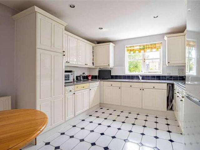 Flat for sale in Pouchen End, Hertfordshire