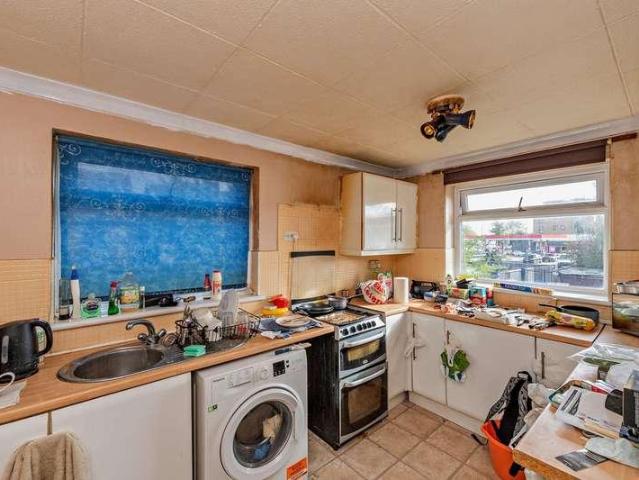 Flat for sale in London Borough of Ealing, Greenford