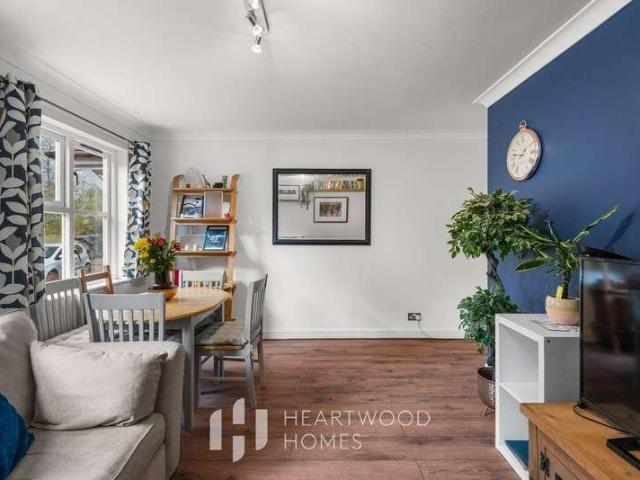 Flat for sale in St Albans, Five Acres