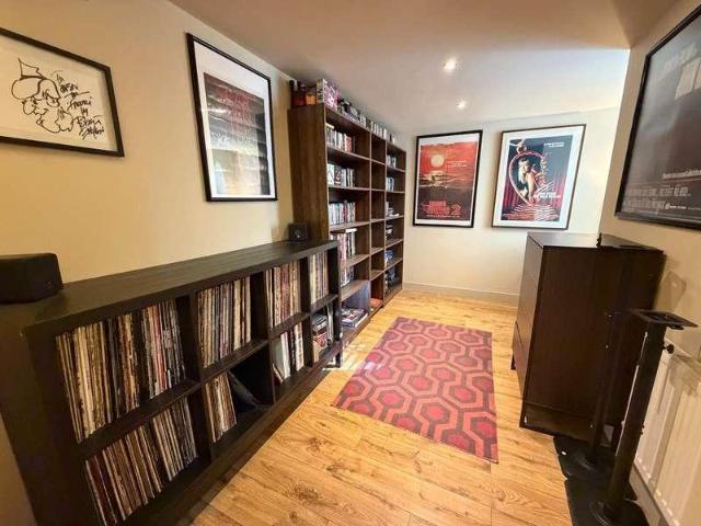 Flat for sale in West Didsbury, Manchester